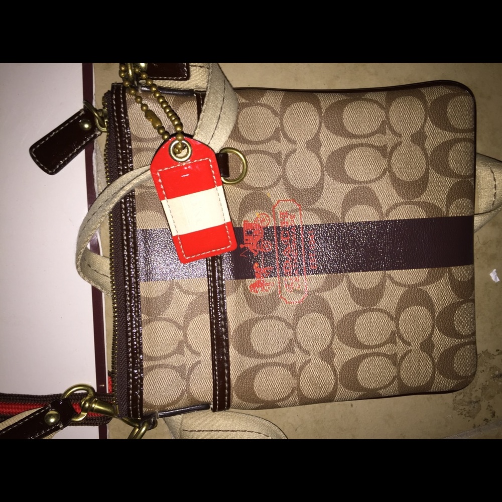 Coach Set - Picture 5 of 5